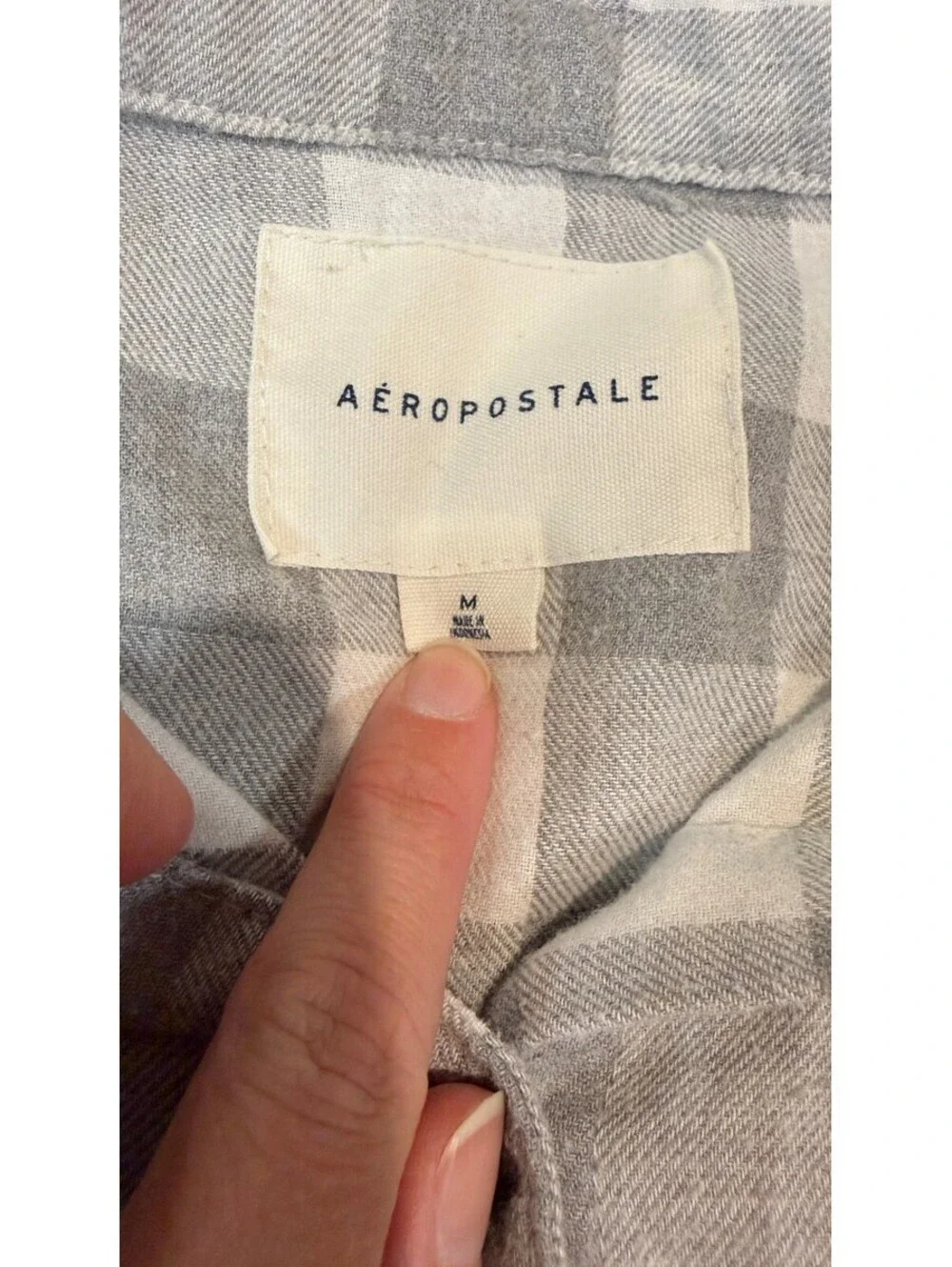 Aeropostale Gray and White Plaid Button-Up Shirt, Size Medium